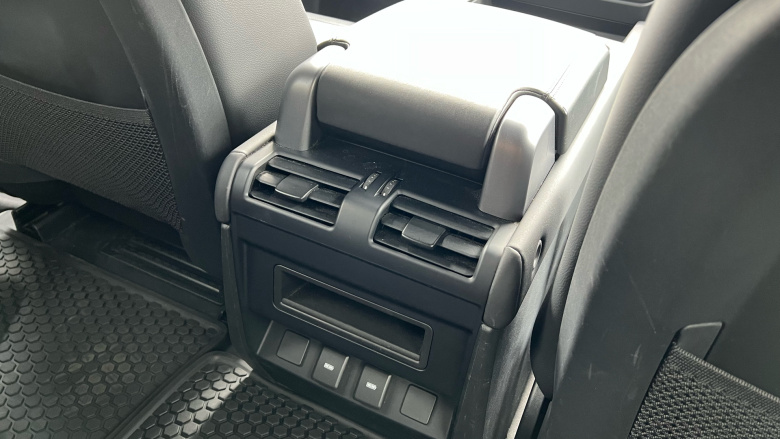 Land Rover Defender 2.0 P300 X-Dynamic SE 90 3dr Auto Petrol Estate